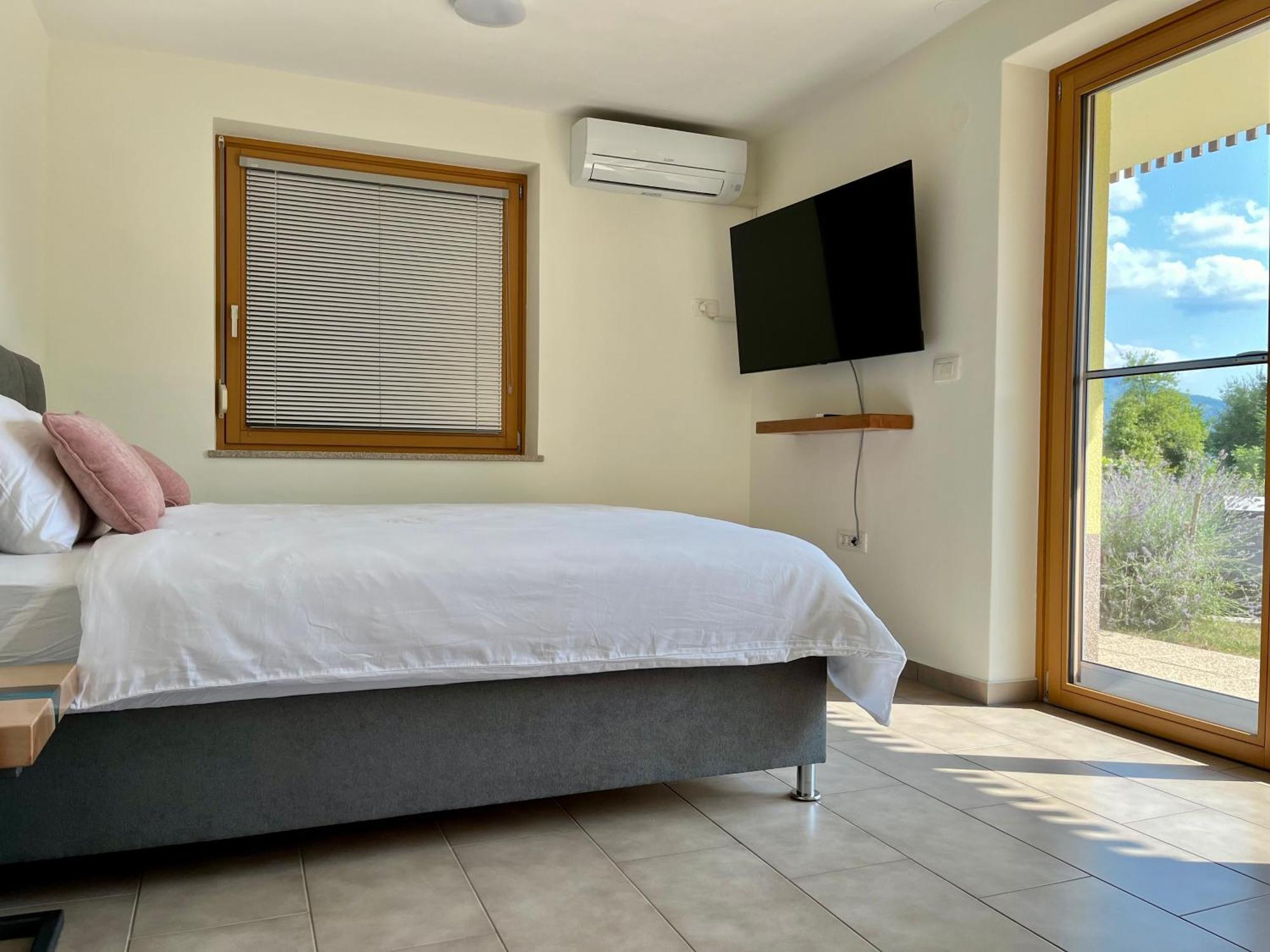 Cozy & Chic - Apartment With A Private Patio Kobarid Dış mekan fotoğraf
